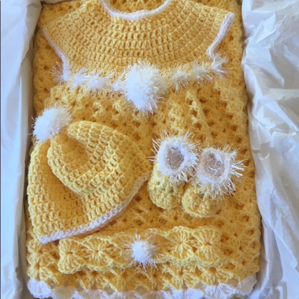 🌻Infant 0-6 months adorable 5 piece gift set!!🌻